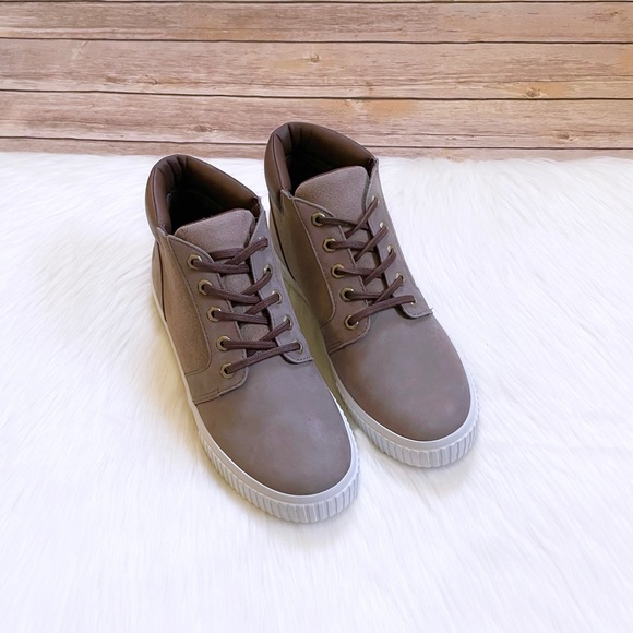 Timberland Women’s Skyla Bay Chukka Boots In Taupe - Picture 5 of 7